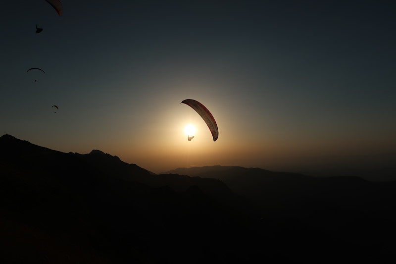 20260812_moentschelespitz-sonnenfinsternis-gleitschirm_041.JPG