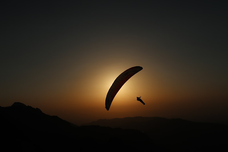 20260812_moentschelespitz-sonnenfinsternis-gleitschirm_048.JPG