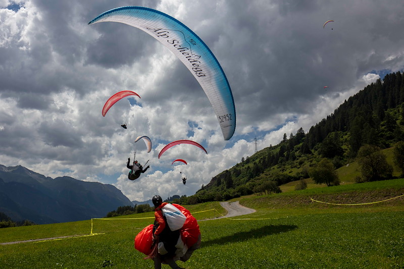 Paraglidiing-Scuol2Paraglidiing-Scuol2_06A0763.jpg